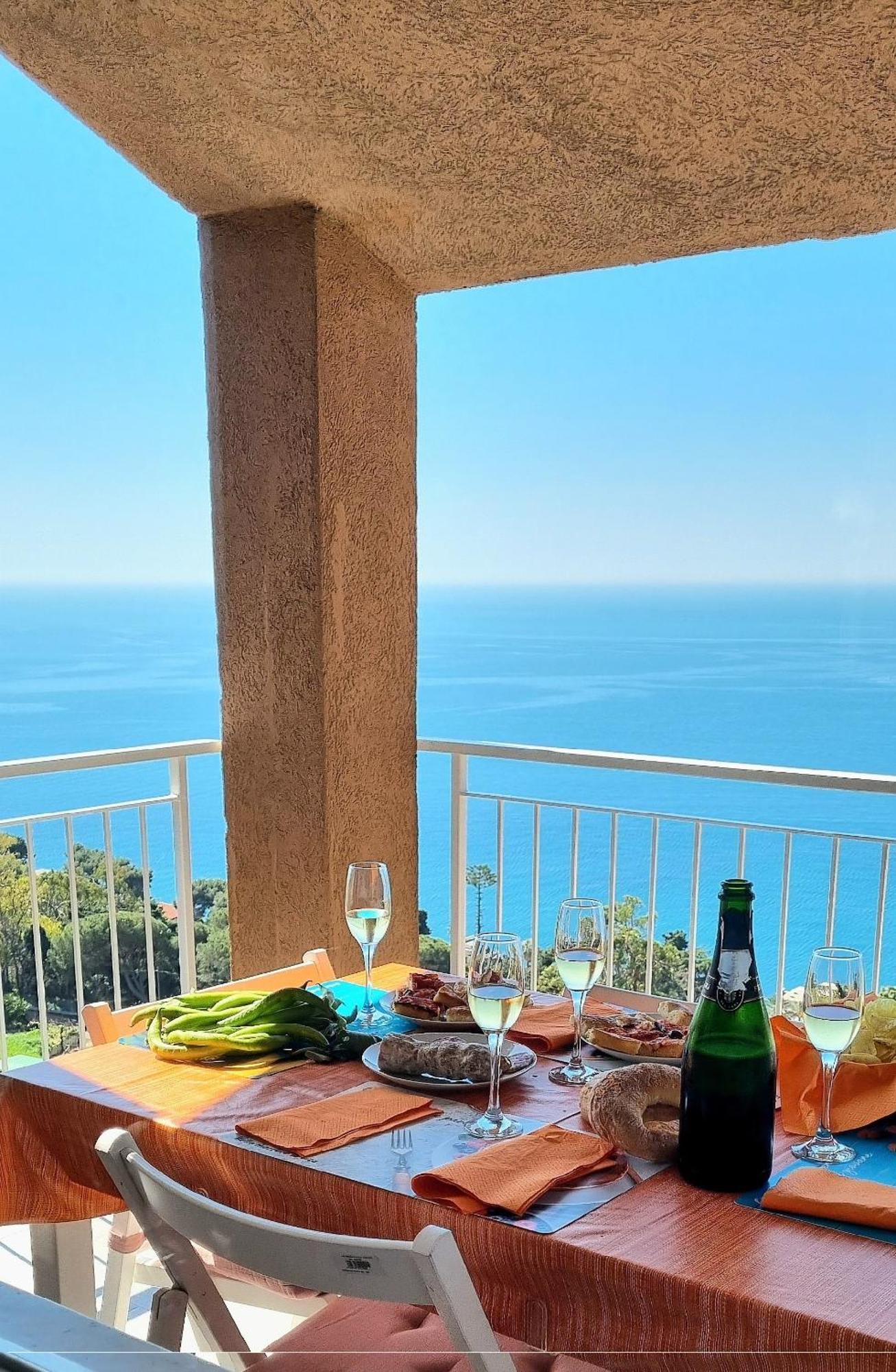 Apartament La Finestra Sul Golfo Ospedaletti Zewnętrze zdjęcie